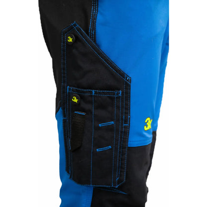   "3X Pizol Bukse Uforet i lys blå softshell, med forsterkede knær, praktiske lommer og refleksdetaljer, designet for optimal komfort og bevegelsesfrihet, ideell for arbeid og utendørsaktiviteter."