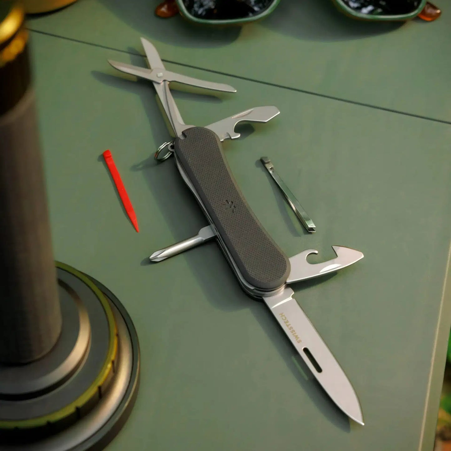 SwissTech  Helfen - 12-in-1 Multitool