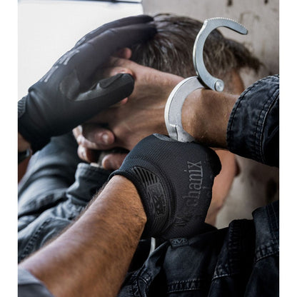 Presentasjonsbilde av Mechanix The Original Covert arbeidshanske som viser produktet klart for kjøp hos NextPro.no. Hansken som startet alt®, redefinert for militære og politifolk. Relevante søkeord inkluderer Arbeidshansker, 3x, 3X Workwear, allround, allround hansker, arbeidshanske, profesjonelle verktøy, verkstedutstyr og NextPro.