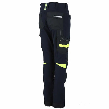 Bilde av WRKS Bismuth Stretch Pant for kvinner i Black Beauty, laget av 4-veis ventilerende stretchmateriale med forsterkede knær, praktiske lommer og beltehemper, ideell for aktive utendørsaktiviteter.